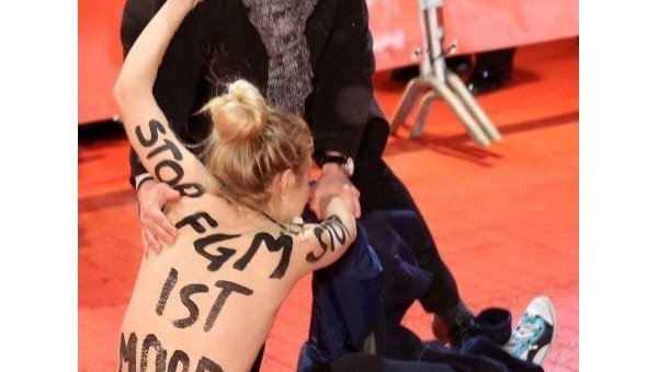Акция FEMEN во время церемонии открытия 63-го Берлинского международного кинофестиваля