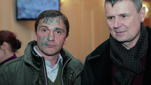 Депутатов от партии Батькивщина неизвестные облили зеленкой
