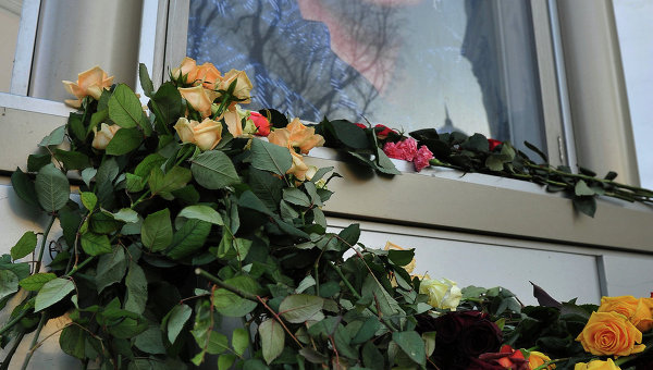 Цветы в память о народной артистке СССР Галине Вишневской