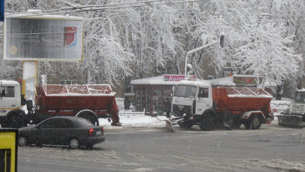 Снегопад в Киеве парализовал город