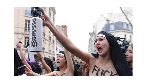 Нападение на Femen в Париже