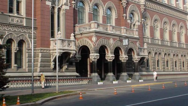 Народный депутат Микитась просит у АМКУ разрешения на покупку 25% «Проминвестбанка»