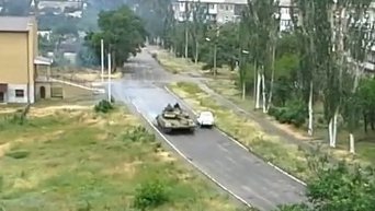 По улицам Снежного проехал танк с ополчением