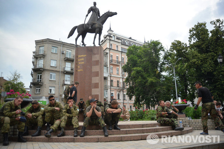 Активисты Майдана штурмовали  Госпогранслужбу в Киеве