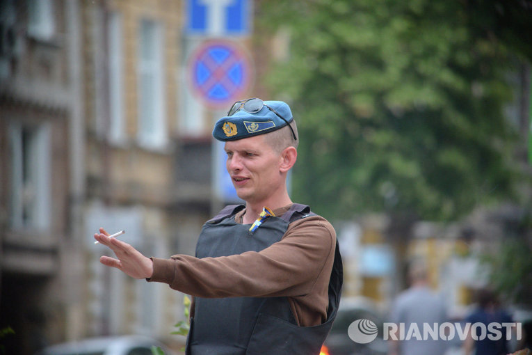 Активисты Майдана штурмовали  Госпогранслужбу в Киеве