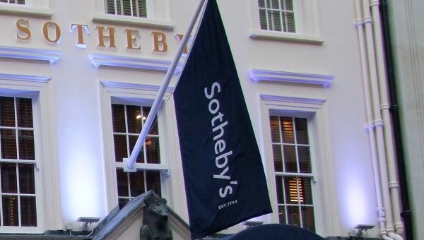 Здание аукциона Sotheby's в Лондоне