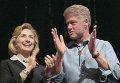 Клинтон с женой. Архивное фото