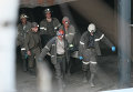 Поднятие тел погибших на шахте. Архивное фото