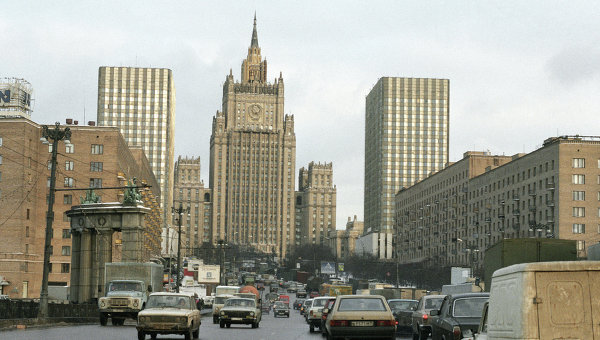 Вид на Смоленскую площадь и здание МИД РФ