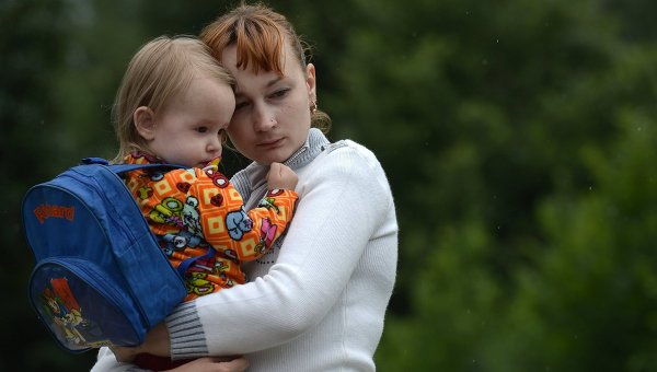 Отправка беженцев с детьми из Славянска в Россию