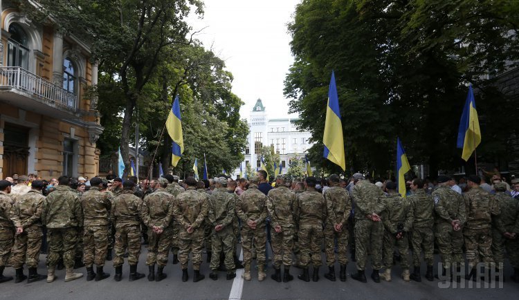Бойцы батальона Донбасс требуют восстановления спецоперации на Востоке