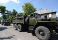 Военная техника ополченцев на одной из улиц Донецка