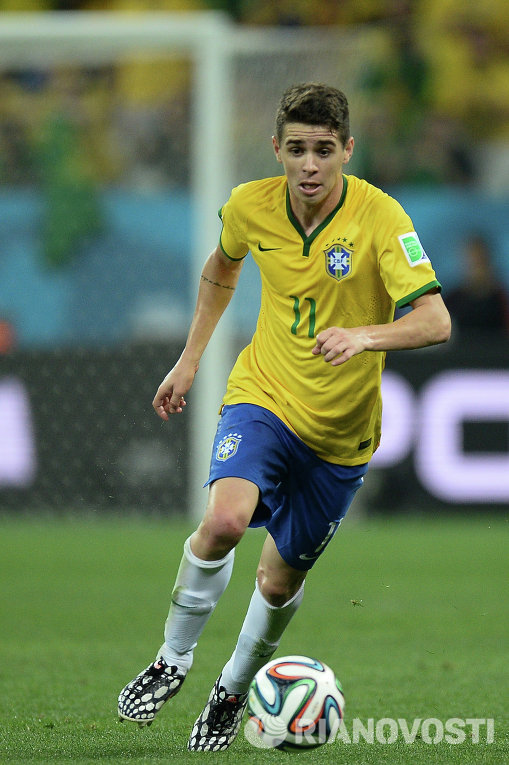 Игрок сборной Бразилии Оскар