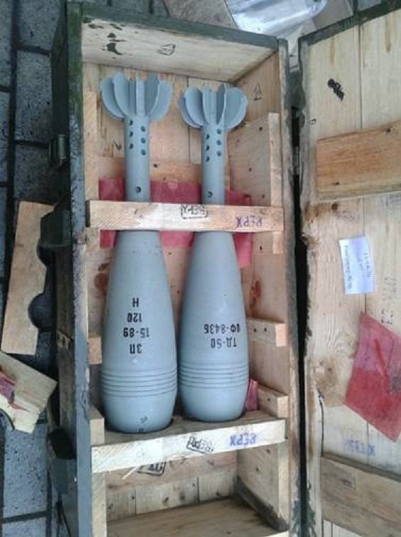 Арсенал оружия, найденный на бывшем заводе в Краматорске