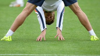 Игрок сборной Нидерландов Йоэл Велтман во время тренировки