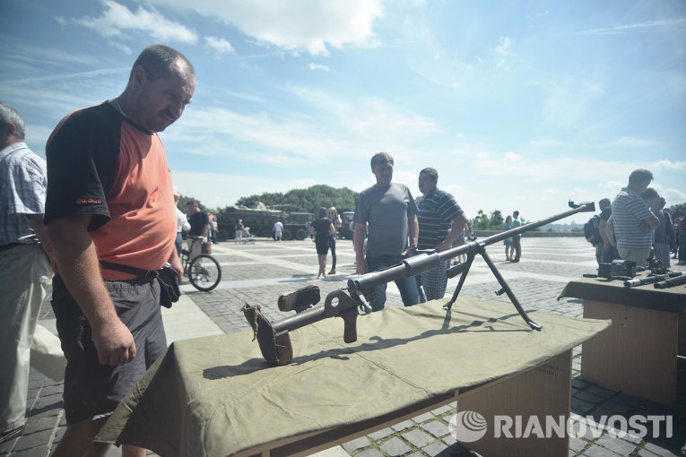 Выставка оружия и документации, изъятых у боевиков на Востоке