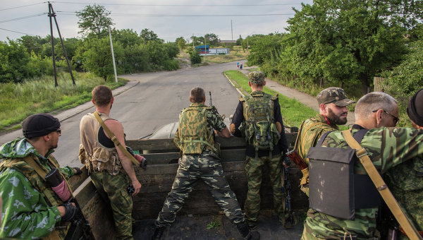 Бойцы ополчения Донбасса в городе Снежное