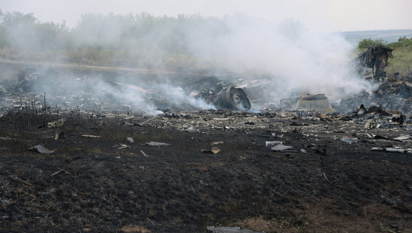 На месте крушения малайзийского Boeing в Украине. Архивное фото