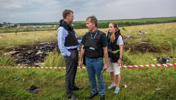 Эксперты ОБСЕ на месте крушения Boeing 777 в Донецкой области