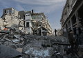 Жители Газы среди разрушенных бомбардировками жилых домов. Архивное фото