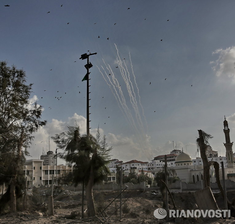 Последствия ракетных обстрелов сектора Газа