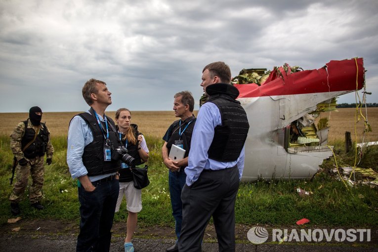 Эксперты ОБСЕ на месте крушения Boeing 777 в Донецкой области