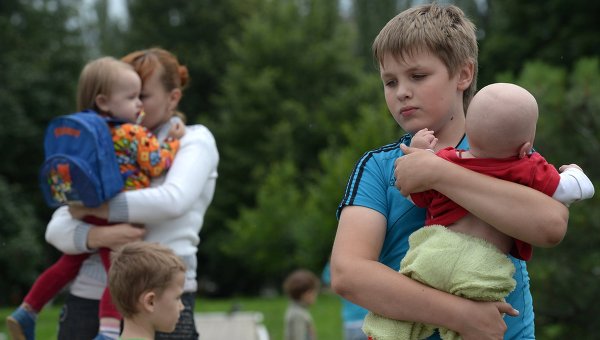Отправка беженцев с детьми из Славянска. Архивное фото