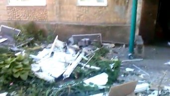 В Авдеевке Донецкой области Град разрушил общежитие . Видео