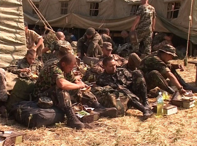 Украинские военные попросили убежища в РФ. Снимок с видео