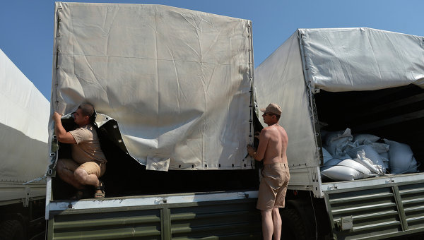 Колонна автомобилей с гуманитарной помощью РФ. Архивное фото