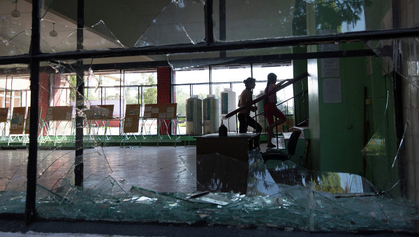 Школа в Краматорске после обстрела. Архивное фото