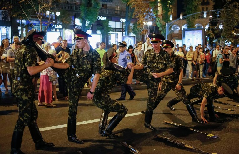 Ночная репетиция парада в честь Дня независимости в Киеве