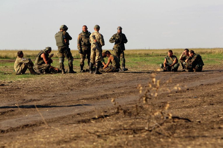 Украинские военные в зоне АТО под Луганском