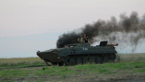 Украинские военные в зоне АТО под Луганском