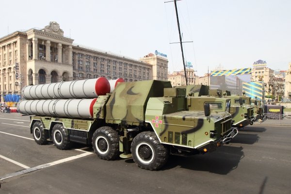 Зенитно ракетная система ЗРС С-300 Фаворит на параде войск