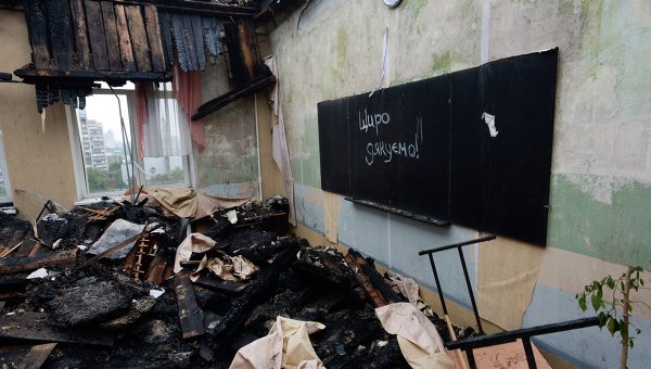 Одна из Донецких школ, поврежденных при обстреле