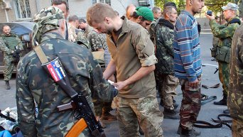 Пленные украинские военные вышли из окружения под Иловайском