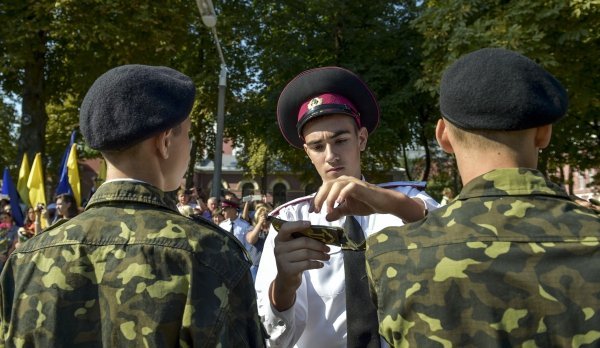 Порошенко посетил Киевский военный лицей имени И.Богуна