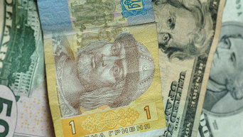 Гривна и доллары. Архивное фото