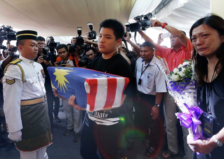 В Куала-Лумпур доставили прах погибших с рейса MH17