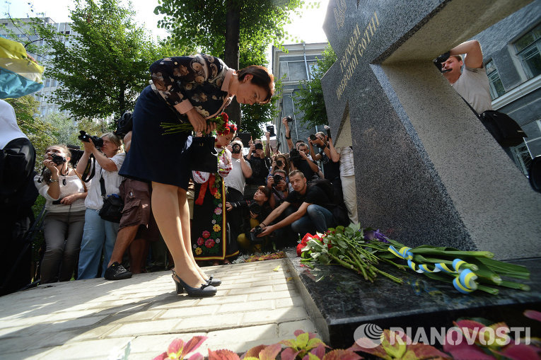 Первый памятник Небесной сотне открыли в Киеве
