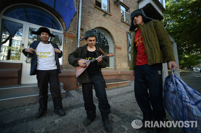 Театрализованная акция в Киеве против российского кино
