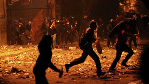 Столкновения демонстрантов и полиции в Каире