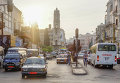 Автомобильное движение на одной из улиц Триполи в Ливане