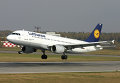 Самолет авиакомпании Lufthansa. Архивное фото