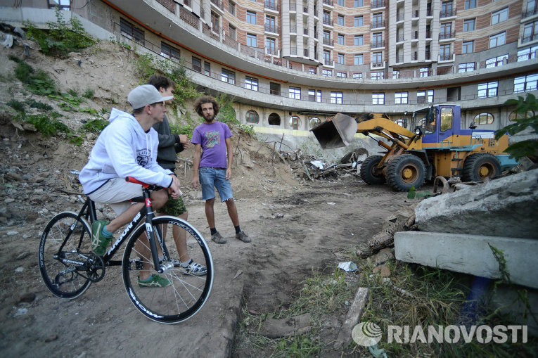 Субботник на Киевском велотреке
