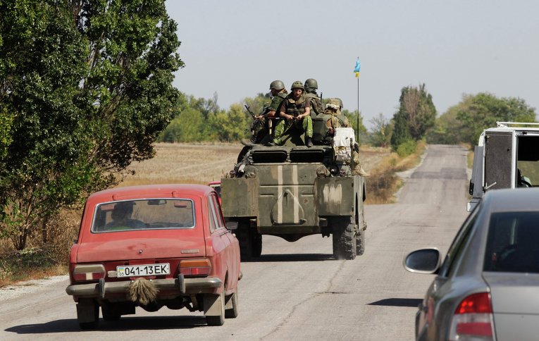 Украинские военные близ Мариуполя