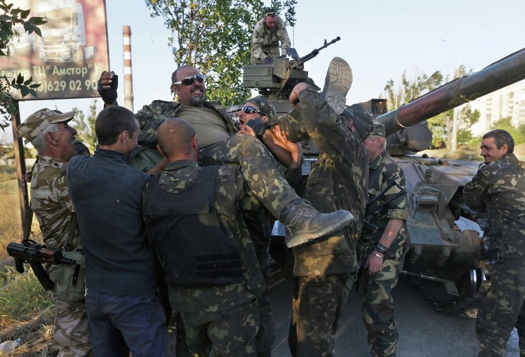 Украинские солдаты близ Мариуполя
