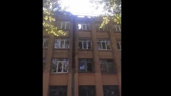 Что осталось от школы №58 в Донецке после обстрела. Видео