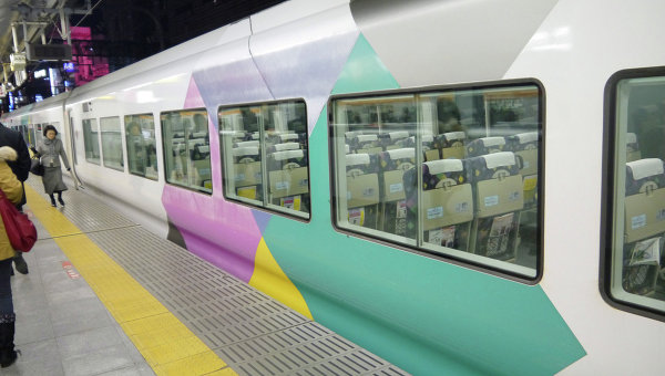 Поезд в Токио